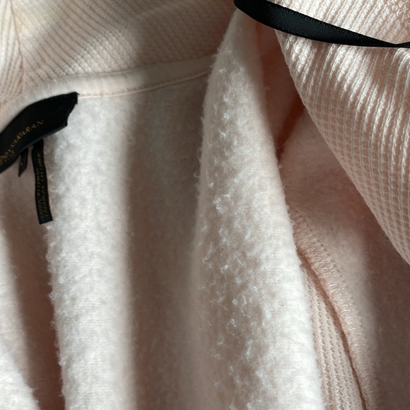 Donna Karan Drape Cardigan Shrug Size L
Pale Pink Oversized - Picture 10 of 10